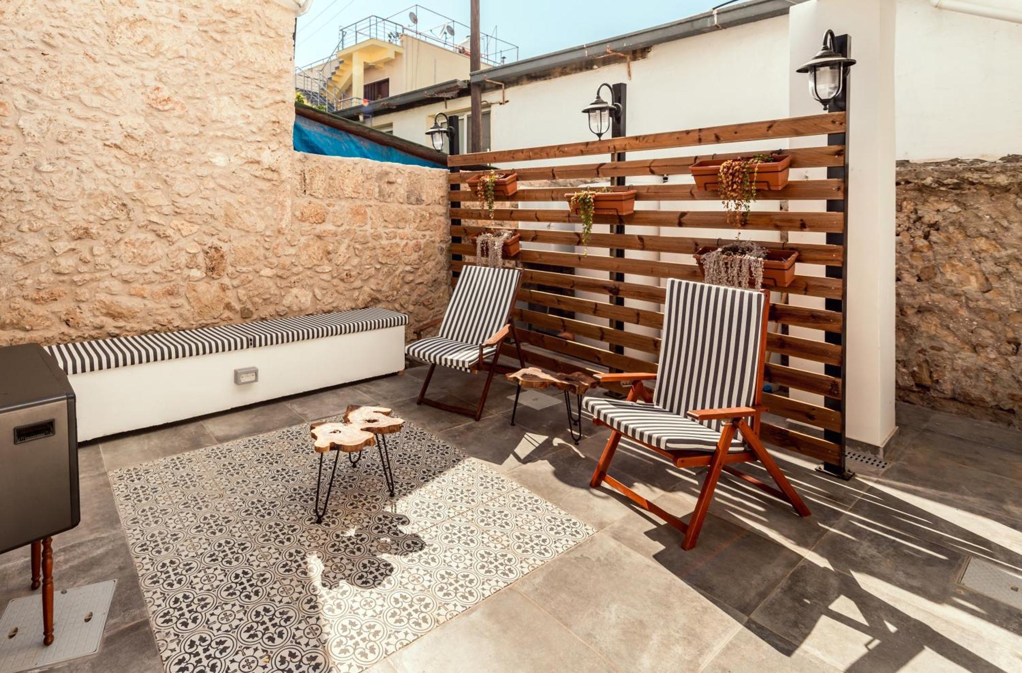 Diamante Guest House-Stone Room 파마구스타 외부 사진