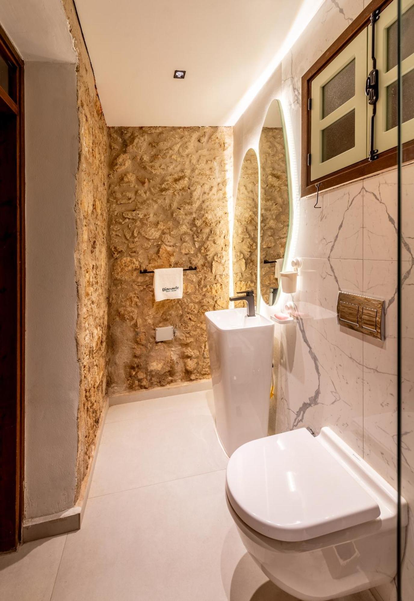 Diamante Guest House-Stone Room 파마구스타 외부 사진